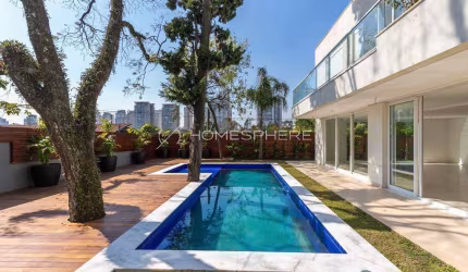 Porto Fino | Casa em condomínio fechado, living voltado para o amplo jardim com piscina, 4 suítes. Região arborizada e segura na Rua Zacarias de Gois. Condomínio Porto Fino Brooklin Velho
