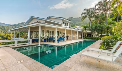 Casa de Condomínio à venda em Maresias, São Sebastião- SP. Casa com vista para o mar, projeto Marcos Gaspaspirini, 5 suítes, piscina e segurança em condomínio fechado em Maresias