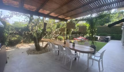 Casa em RUA FECHADA. Reformada há 5 anos, com 420 m², 4 quartos sendo 3 suítes à venda no bairro Cidade Jardim.