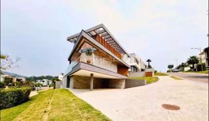 Casa de condomínio com 5 suítes à venda no Condomínio Tambore 11 em  Alphaville.