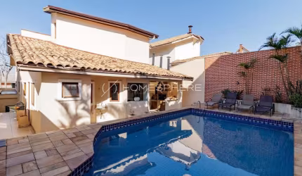 Casa Condomínio  360 m², Piscina, 4 quartos sendo 2 suítes à venda em Alphaville.