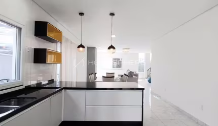 Casa a venda em Aldeia da Serra com 3 suítes e Jardim