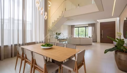 Casa Nova, Mobiliada e com Vista Permanente para a Natureza em Alphaville