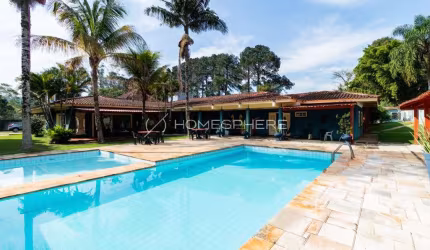 Casa de condomínio com 1054.57 m², 4 quartos sendo 3 suítes à venda no bairro Granja Viana.