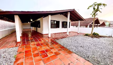 Casa na quadra do mar à venda, Praia de Leste, Pontal do Paraná, PR