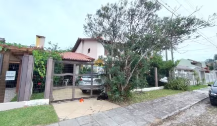 Casa com Excelente Localização em Capão Novo Posto 4