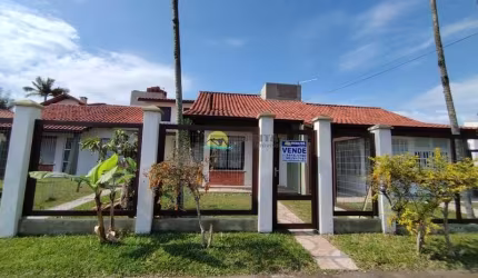 Sobrado em condomínio com poucas unidades, em Capão Novo Posto 4