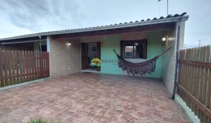 Casa com 2 quartos à venda no Capão Novo, Capão da Canoa  por R$ 290.000