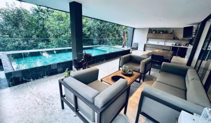 Linda mansão à venda, com sete suítes masters com closet, home amplo e moderno, uma suíte no térreo, área construida 922m², Alphaville I, Salvador-Ba