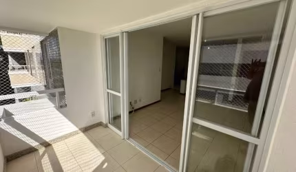OPORTUNIDADE! Apto com 2/4, sendo 1 suíte, andar alto, prédio 100% pastilhado, venha visitar.