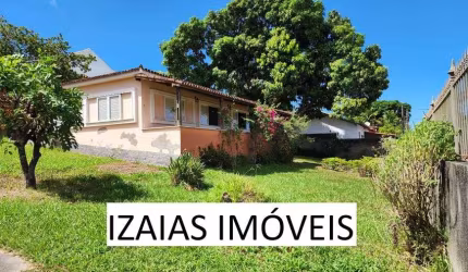 COD 303: CASA COM AMPLO QUINTAL E PISCINA - ARARUAMA.