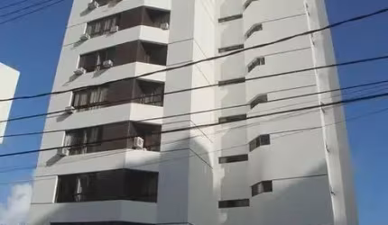 AP 3/4 UMA SUITE NO CANDEAL COM INFRA E DUAS VAGAS
