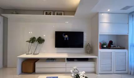 APARTAMENTO NO ITAIGARA COM 130M2, PLANTA COM 4/4, COM 2 SUÍTES, 2 VARANDAS, UMA INCORPORADA AO LIVING E 3 VAGAS 