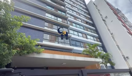 O CHARME DE MORAR OU INVESTIR NA BARRA   BLUE BARRA 1/4 ANDAR ALTO E NASCENTE