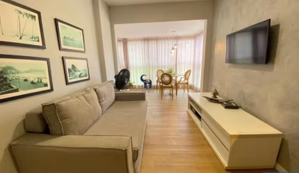 EXCELENTE APARTAMENTO DE DOIS QUARTOS, SENDO UMA SUÍTE, NASCENTE, VARANDA AMPLA E GOURMET COM REIK, RUA MÍLTON OLIVEIRA NA BARRA.