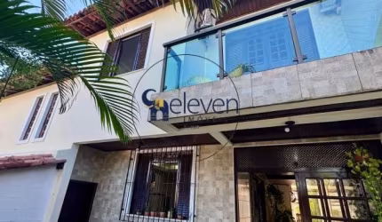 Venham conferir essa casa  3 suites com gabinete próximo do Shopping Itaigara e Praça Ana Lúcia 