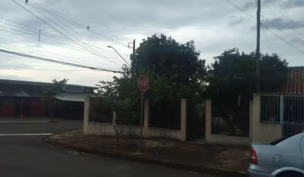 Casa de Esquina - Amplo Quintal