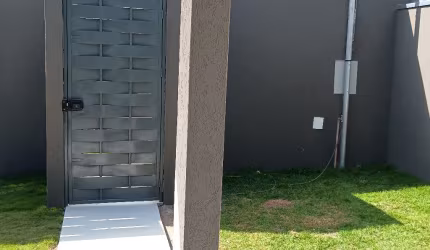 Casa de lote inteiro a venda no bairro Parque Real