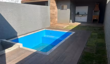 Casa Térrea - 02 dormitórios (1 suíte) Com Piscina