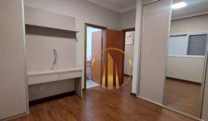 LINDA CASA TÉRREA COM JACUZZI E COMPLETA DE ARMÁRIOS NO CONDOMÍNIO SWISS PARK!