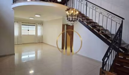 CASA COM ESTILO RÚSTICO COM MEZANINO NO SWISS PARK