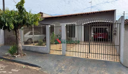 São 3 CASAS INDEPENDENTES  com dormitórios à venda, 252 m² por R$ 590.000 - Interlagos - Londrina/PR
