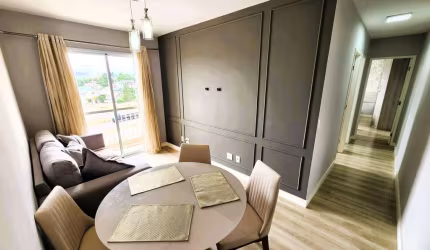 Elegante apartamento Mobiliado de 2 quartos, garagem coberta