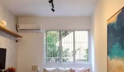 Ótimo apartamento reformado por arquiteto na Av. Epitacio Pessoa!