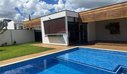 Casa com Piscina à Venda com 3 quartos em Itupeva, São Paulo