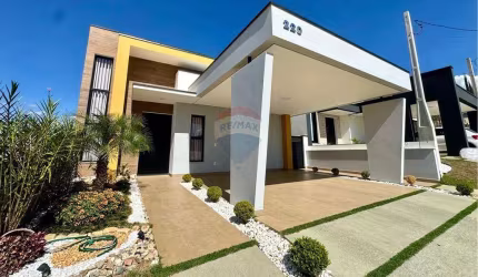 Casa com Piscina à Venda em Itupeva, SP