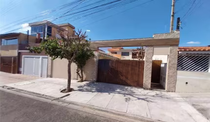 Sobrado com Garagem para 5 Carros e Edícula no Bairro do Jacaré, Cabreúva