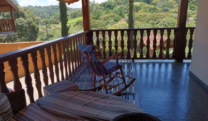 Casa em Santo Antônio do Pinhal: Espaço e Conforto!