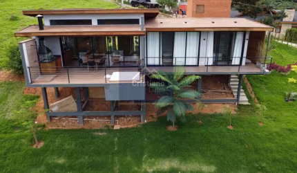 Casa à Venda em Santo Antônio do Pinhal - Condomínio