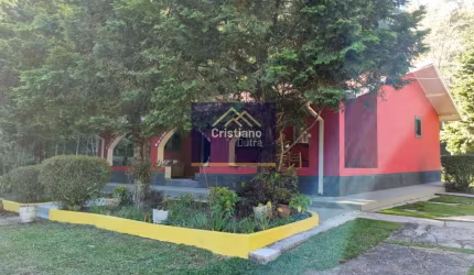 Sitio em Santo Antonio do Pinhal com muita água e 2 lagos.