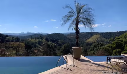 Casa Luxo à Venda em Santo Antônio do Pinhal com Vista