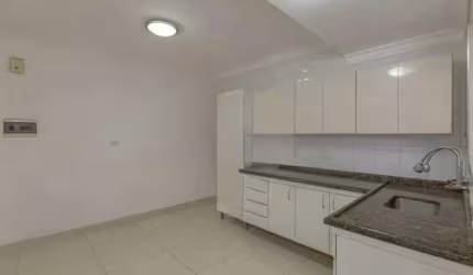 Casa Térrea para Locação em Santo André, Parque Jaçatuba, 2 dormitórios, 1 banheiro, 2 vagas