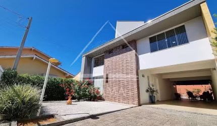 Casa para Venda no bairro Praia de Armação em Penha, 4 quartos, 3 vagas, Mobiliado, 207 m² de área total, 207 m² privativos,