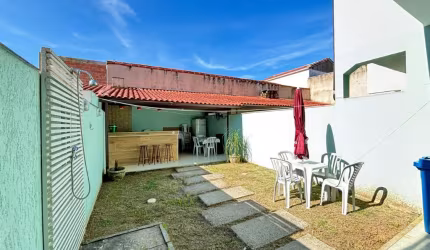 Ótima casa Garatucaia quase pé na areia