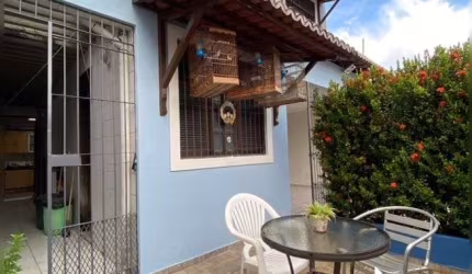 Casa para venda tem 256 metros quadrados com 4 quartos em Barro Vermelho - Natal - RN