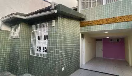 Sobrado para venda com 159 metros quadrados com 4 quartos em Lagoa Nova - Natal - RN