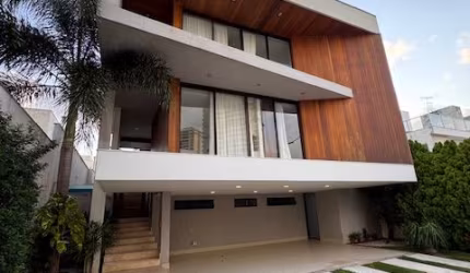 Triplex em condomínio fechado