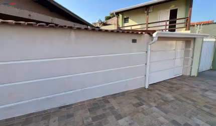Casa com 2 Quartos e 2 salões à venda, 300m² - Santa Rita de Cássia