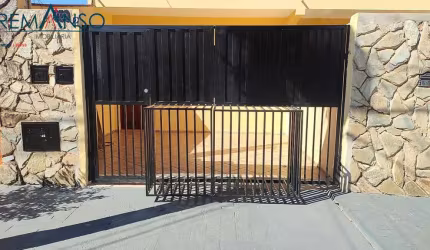 Casa com 2 Quartos para alugar, 250m² - Jardim Santa Esmeralda