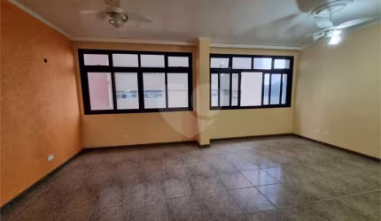 Apartamento com 3 quartos à venda ou para locação em José Menino - SP