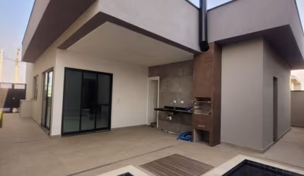 Encantadora Casa Térrea em Condomínio com Área de Lazer Completa!