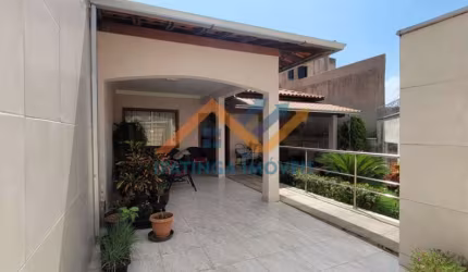 Casa de 3 quartos e 2 vagas de garagem no Ideal