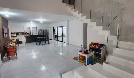 Lindíssima Casa em Condomínio fechado com 305m² em Natal RN