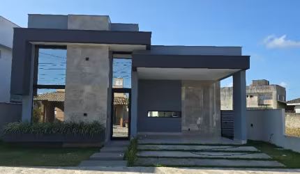 Lindíssima Casa Nova em Condomínio Fechado