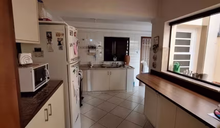 Casa para Locação em Taubaté, Jardim Eulália, 4 dormitórios, 4 suítes, 2 banheiros, 2 vagas