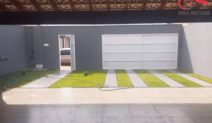 CASA COM 3 QUARTOS A VENDA.